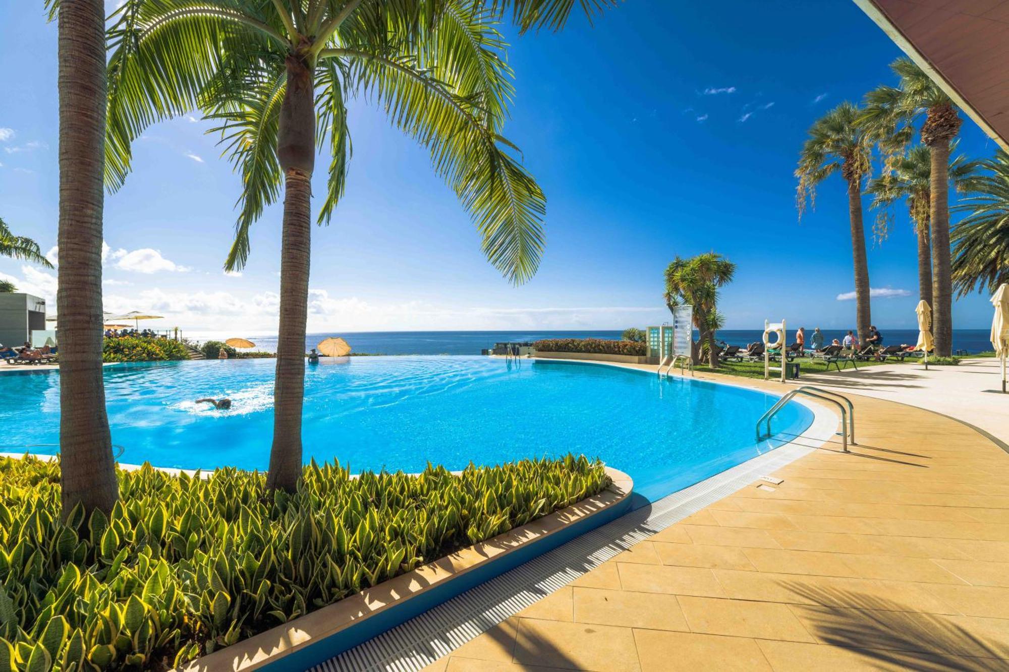 Pestana Casino Park Hotel & Casino Funchal  Exterior photo Infinity pool at the Sheraton Resort