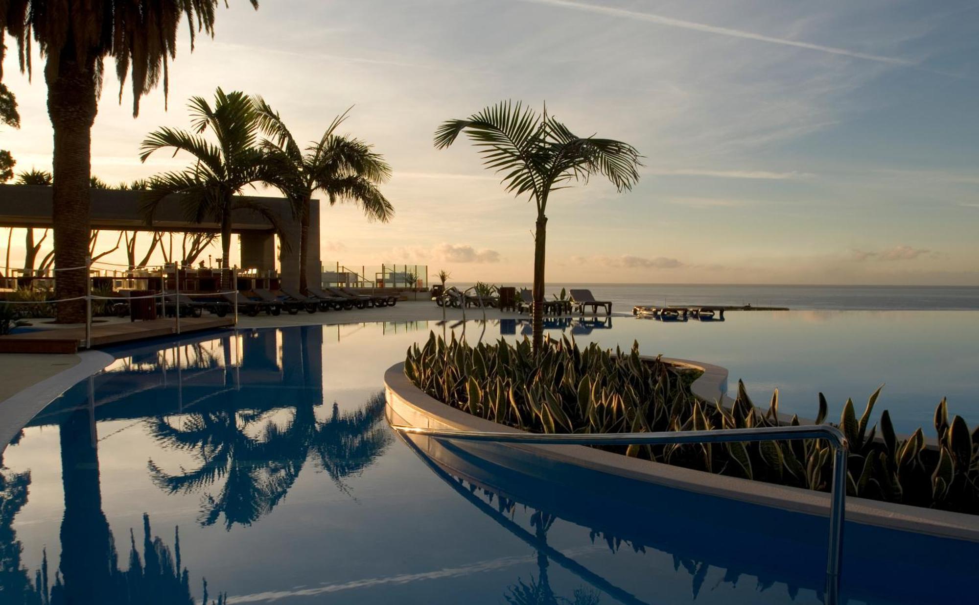 Pestana Casino Park Hotel & Casino Funchal  Exterior photo The pool at the hotel