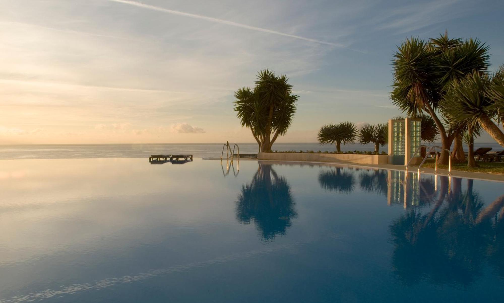 Pestana Casino Park Hotel & Casino Funchal  Exterior photo Infinity pool at the hotel