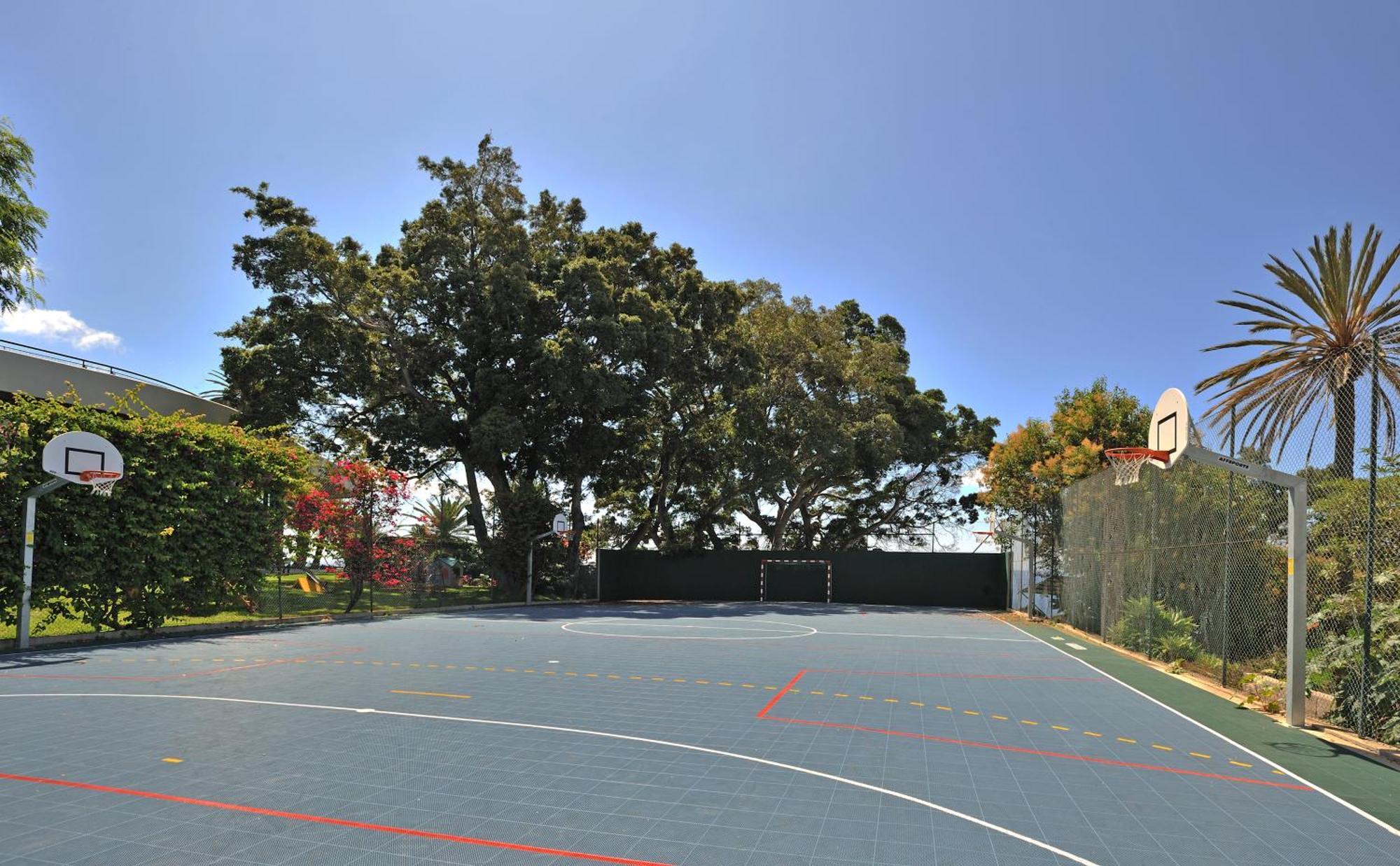 Pestana Casino Park Hotel & Casino Funchal  Exterior photo The basketball court at the Los Angeles Tennis Center