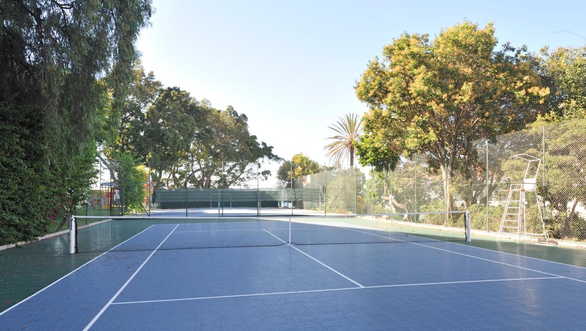 Pestana Casino Park Hotel & Casino Funchal  Exterior photo Tennis courts at the San Diego Tennis and Racquet Club