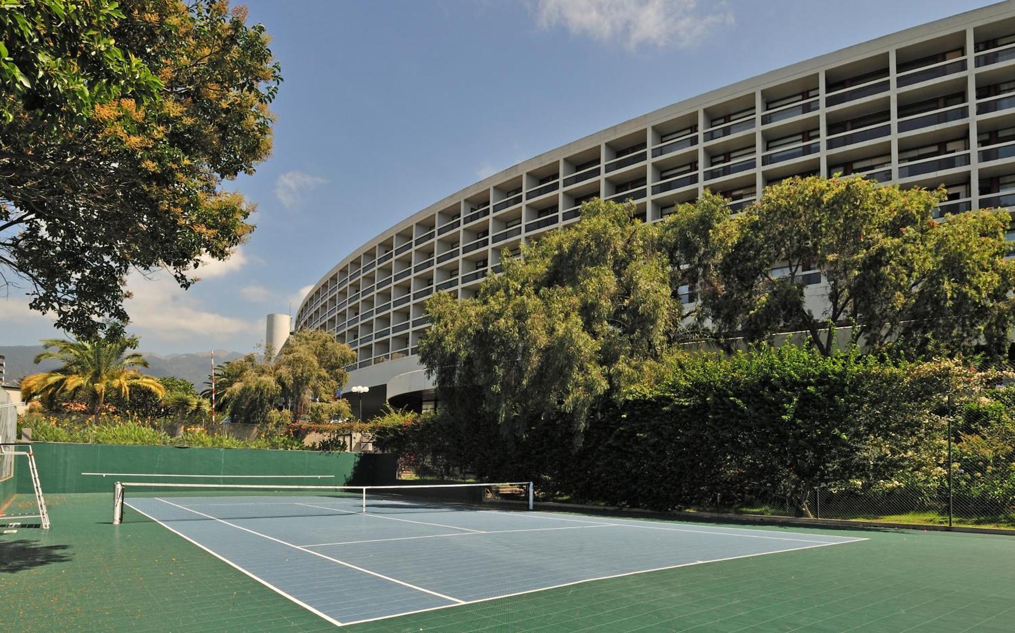 Pestana Casino Park Hotel & Casino Funchal  Facilities photo Tennis courts at the InterContinental